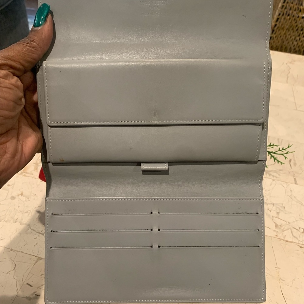 Authentic Louis Vuitton Vernis Sarah International Wallet - Picture 4 of 14